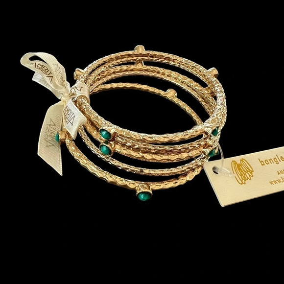 NWT Bangle Bangle Amrita Singh 4 Piece Bracelet Set Gold Green 8” Heavy New - Picture 1 of 4
